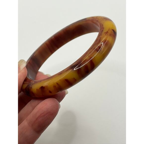 Vintage Bakelite Butterscotch Marble Bangle Bracelet - Picture 3 of 8